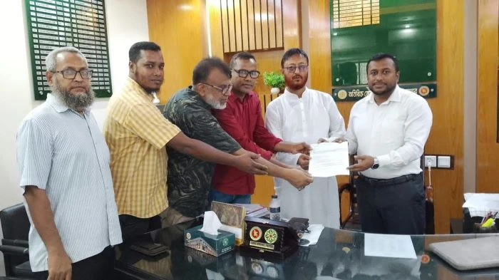 বেনাপোলে জমি অধিগ্রহণের টাকা পরিষোধের দাবিতে জেলা প্রশাসকের কাছে স্বারক লিপি